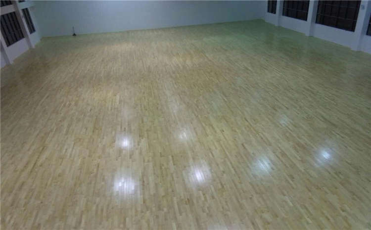 歐氏24厚風(fēng)雨操場運(yùn)動地板怎么翻新？